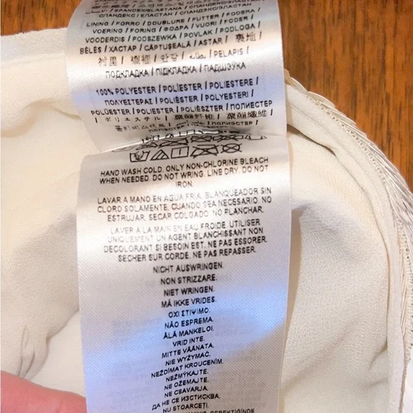 GUESS Solid White Sequin Short Shorts Size: Small - Picture 7 of 9